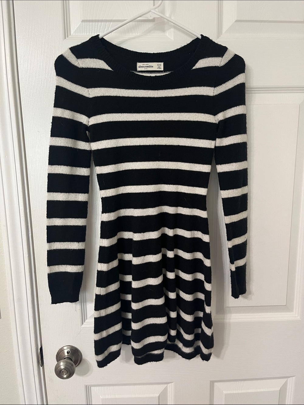 Abercrombie & Fitch kids girls Black and White Striped Sweater Dress size 11 12